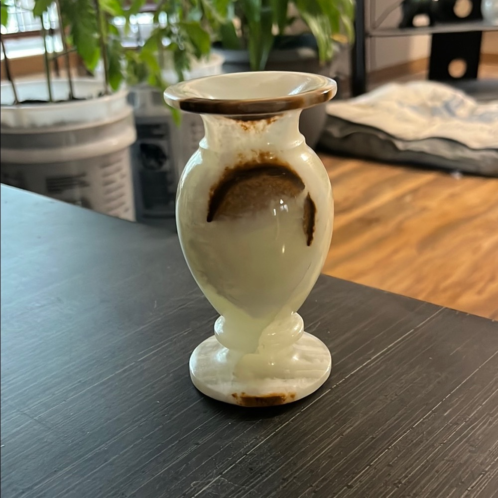 TWO'S COMPANY Polished Onyx Stone Mini Vase